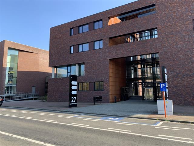 Kantoor met unieke ligging in Genk centrum! foto 3