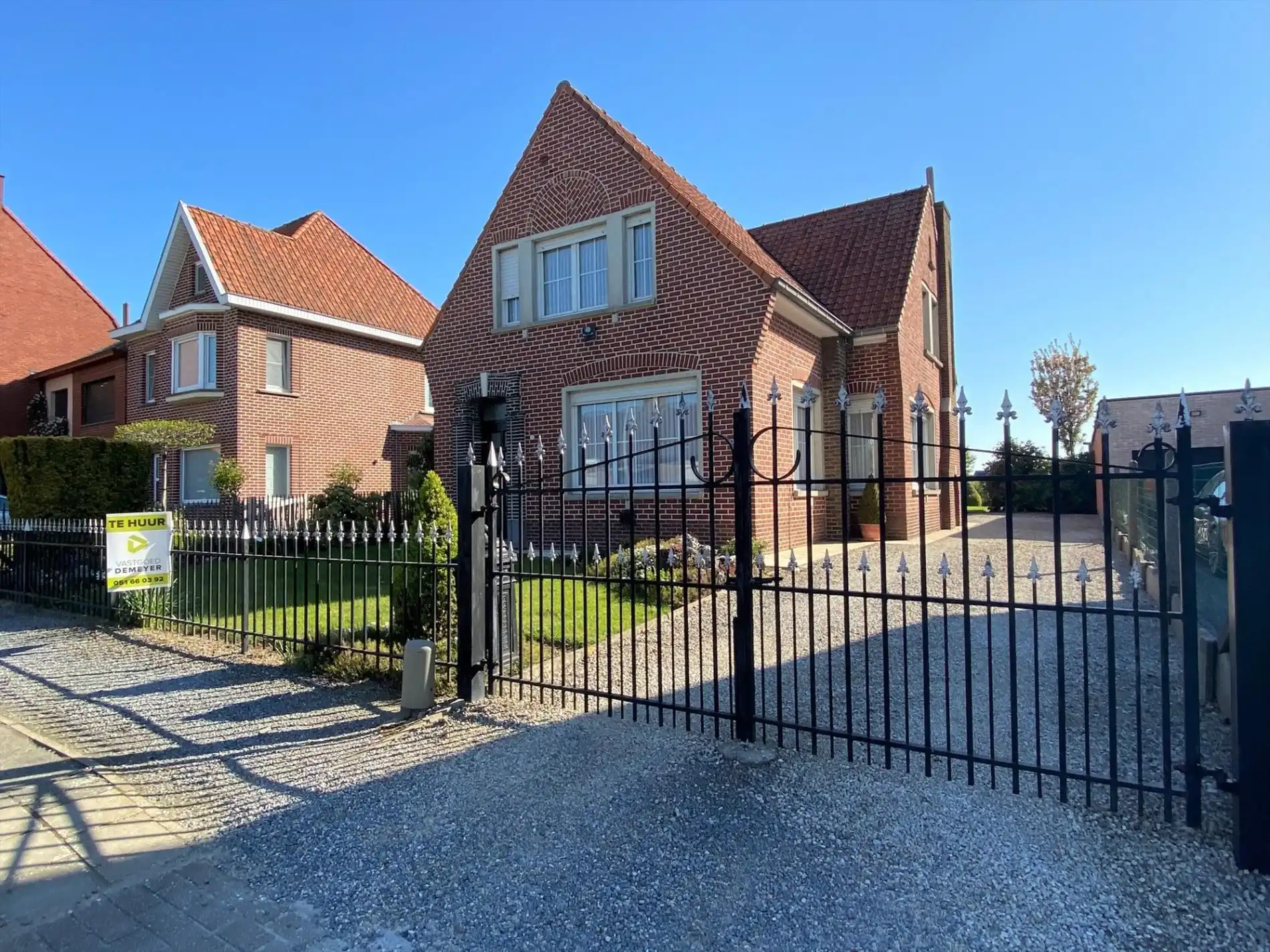 ALLEENSTAANDE GEZINSWONING MET 4 SLPKS EN TUIN! foto {{pictureIndex}}