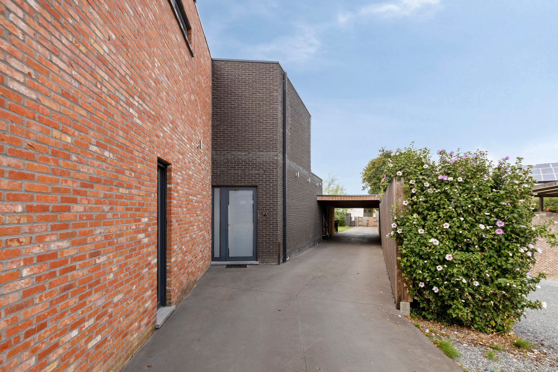 Moderne nieuwbouwwoning met 4 slaapkamers en gezellige tuin. foto 5