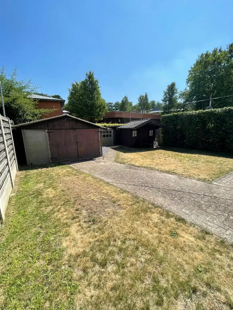Verzorgde halfopen woning met 3 slaapkamers, garage en tuin nabij het centrum van Mol foto 3
