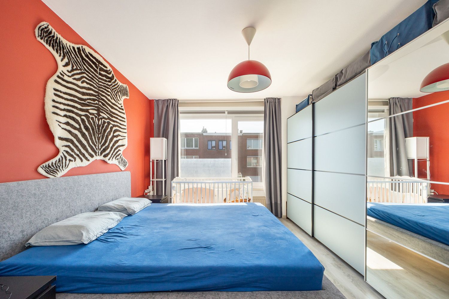 Energiezuinig (EPC B) en instapklaar 2 slk-appartement in een kleinschalig hoekgebouw te Deurne-Zuid, met privatieve garagebox + de staanplaats ervoor foto 10