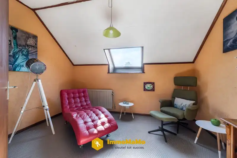 HUIS MET 5 SLAAPKAMERS EN DUBBELE GARAGE TE KOOP IN WACHTEBEKE foto 23