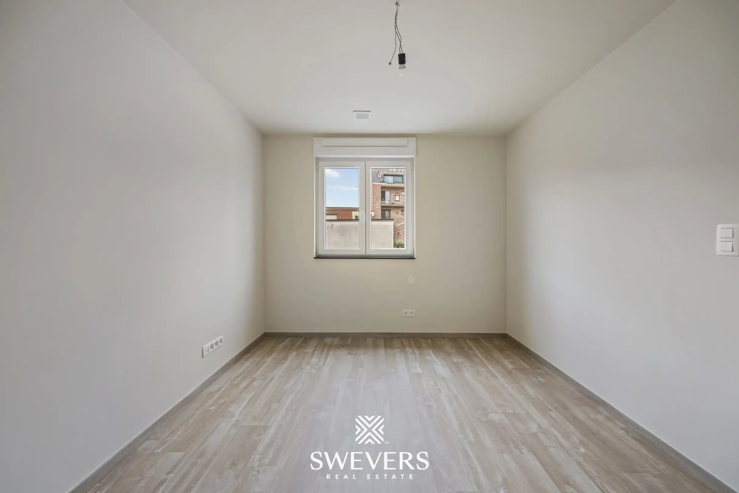 Modern gelijkvloers appartement met privétuin en dubbele parking foto 12