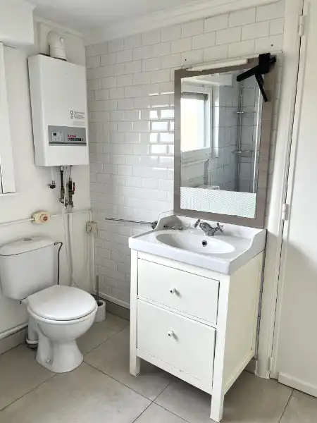 Landelijk gelegen woning met tuin en 3 garages foto 18