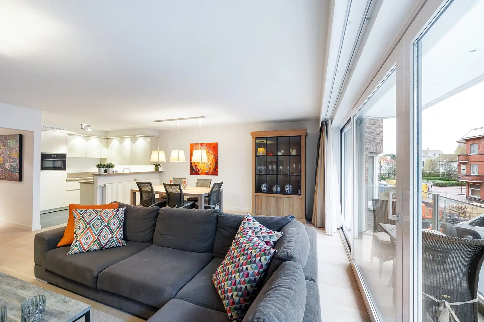 Lichtrijk appartement van 100 m² met terras, gelegen in de Koningslaan. foto 6