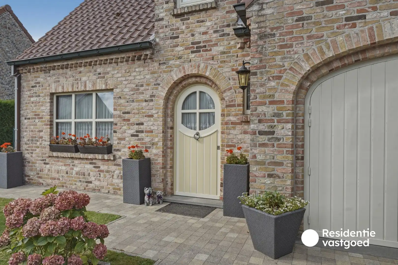 Ruime open bebouwing met 3 slaapkamers en prachtige veranda in Oudenburg foto 2