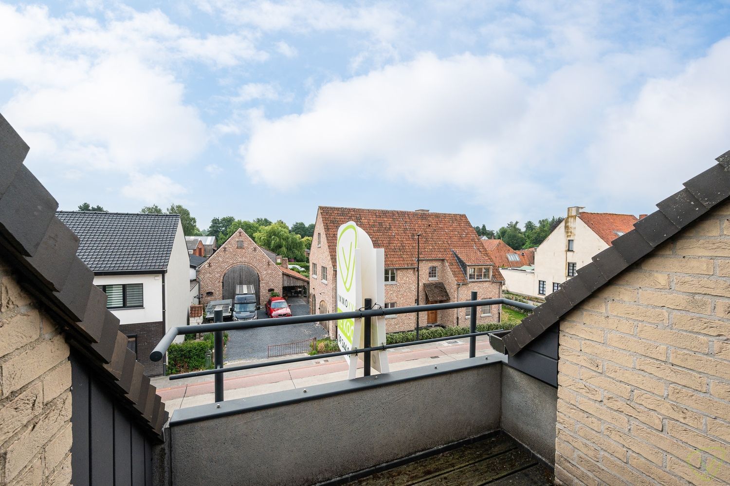 Instapklaar duplex-appartement met terras en garage in Adegem foto 9