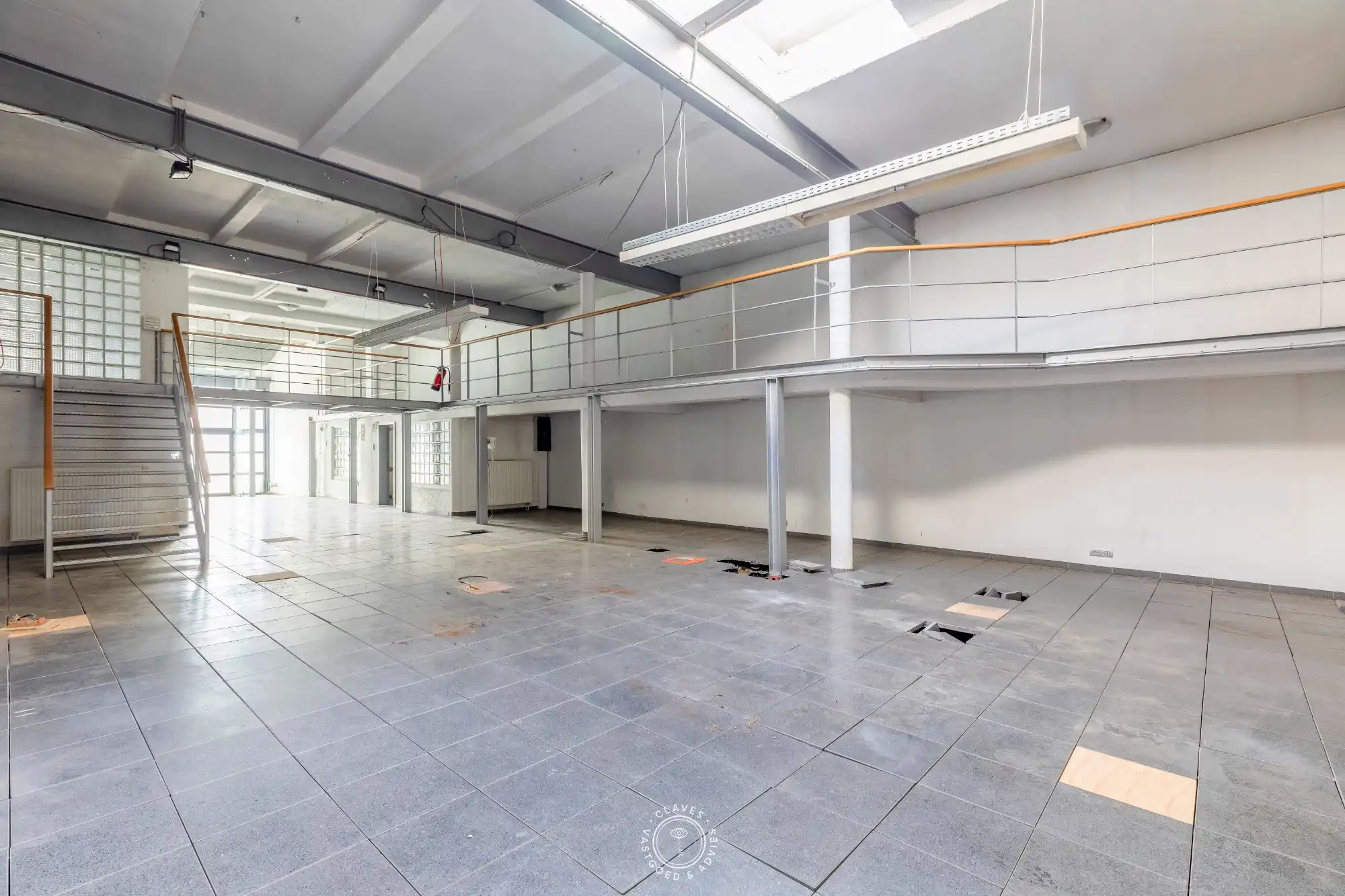 Veelzijdig handelspand met grote oppervlakte foto 4