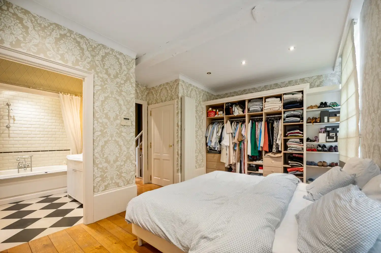 Charmante woning met 2 slaapkamers, 2 badkamers en een ruime woonkamer op toplocatie in centrum Lier foto 11
