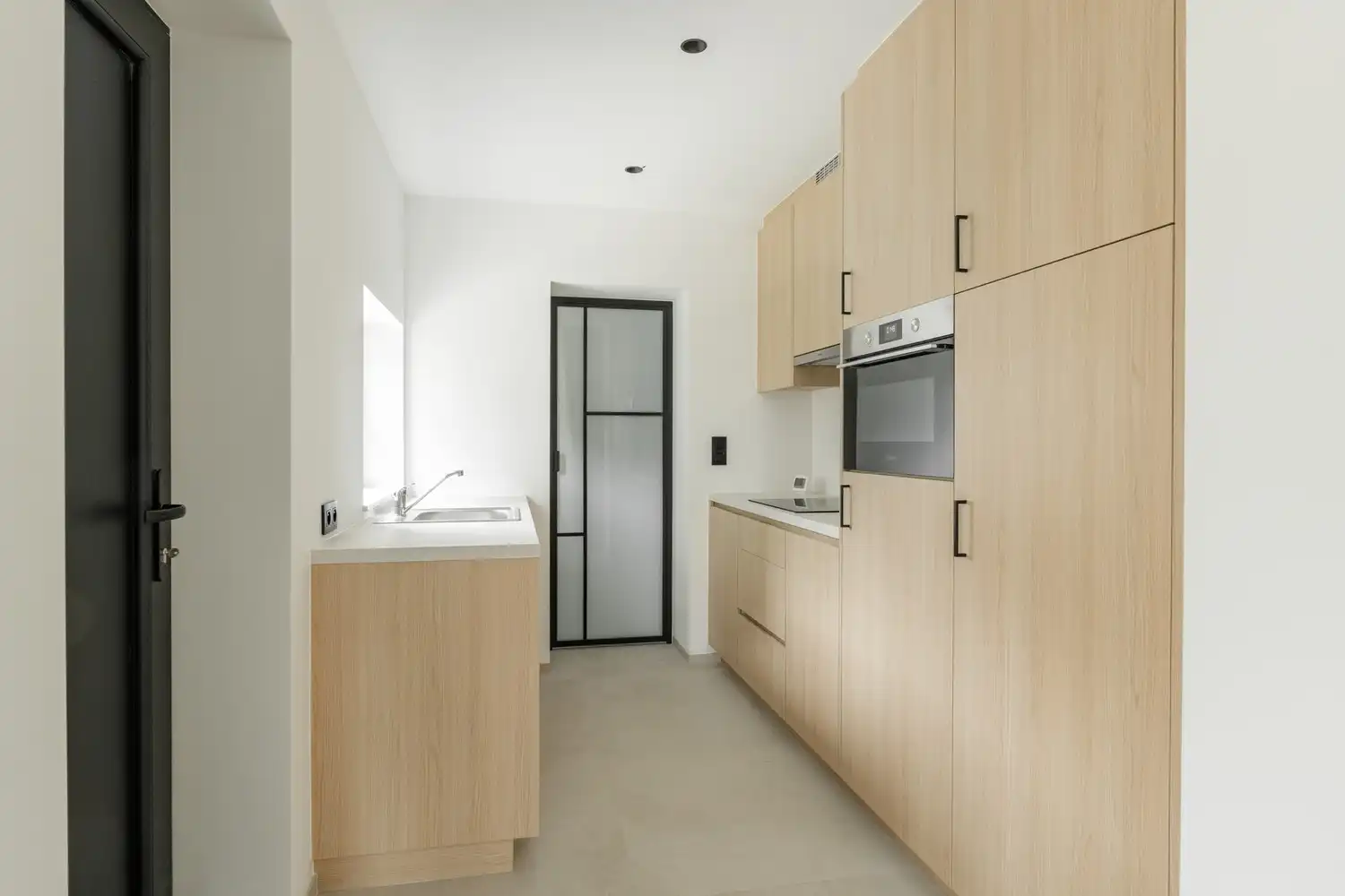 Leuke gerenoveerde en instapklare woning  met 2 slaapkamers foto 4