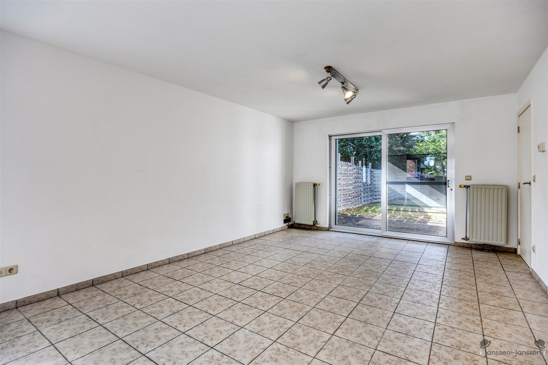 TE HUUR - Rustig gelegen gelijkvloers appartement met tuin te Leopoldsburg foto 4