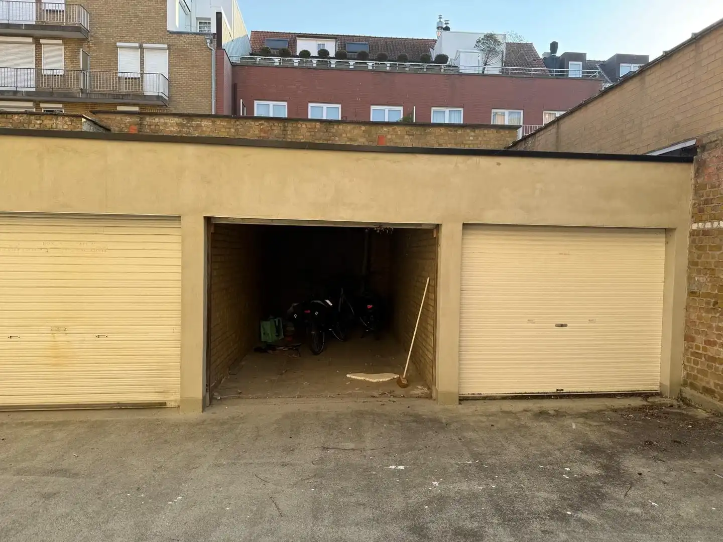 Centraal gelegen garagebox op het gelijkvloers in de Duinviooltjesstraat. foto 3
