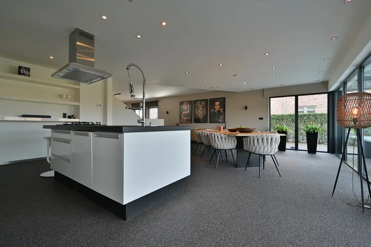 Instapklare topwoning met unieke mogelijkheden op een perceel van 11a75ca in het landelijke Neeroeteren. foto 10