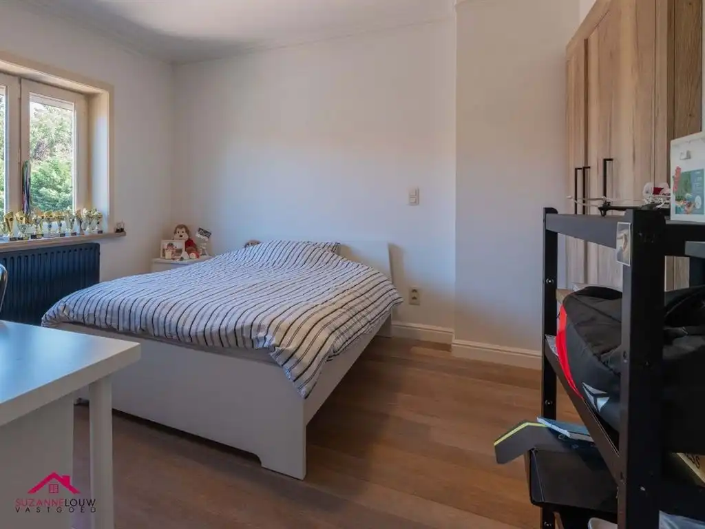 Instapklare woning met handelsruimte in gesloten bebouwing foto 26