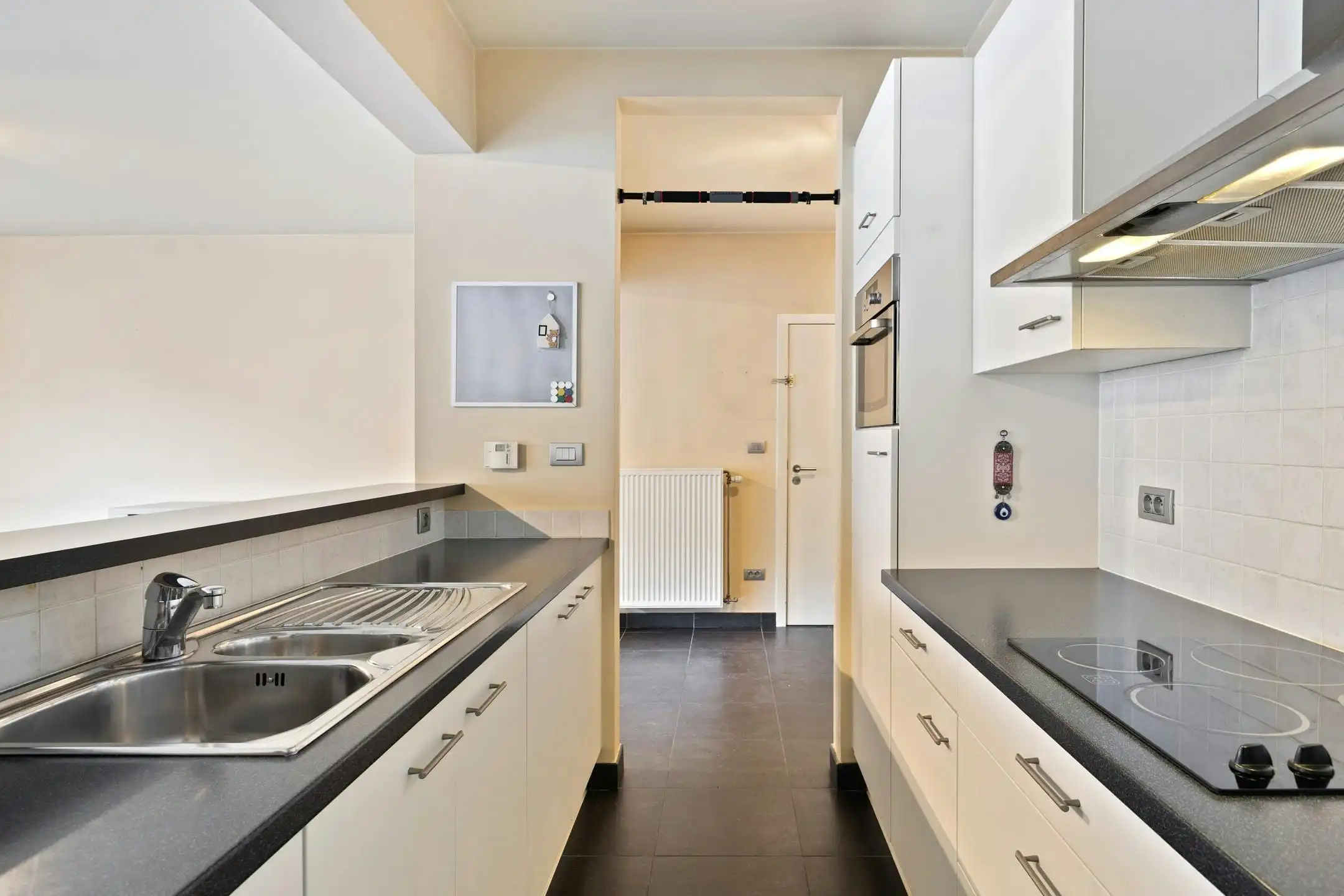 Ruim en lichtrijk appartement nabij Oude Dokken te Gent foto 4