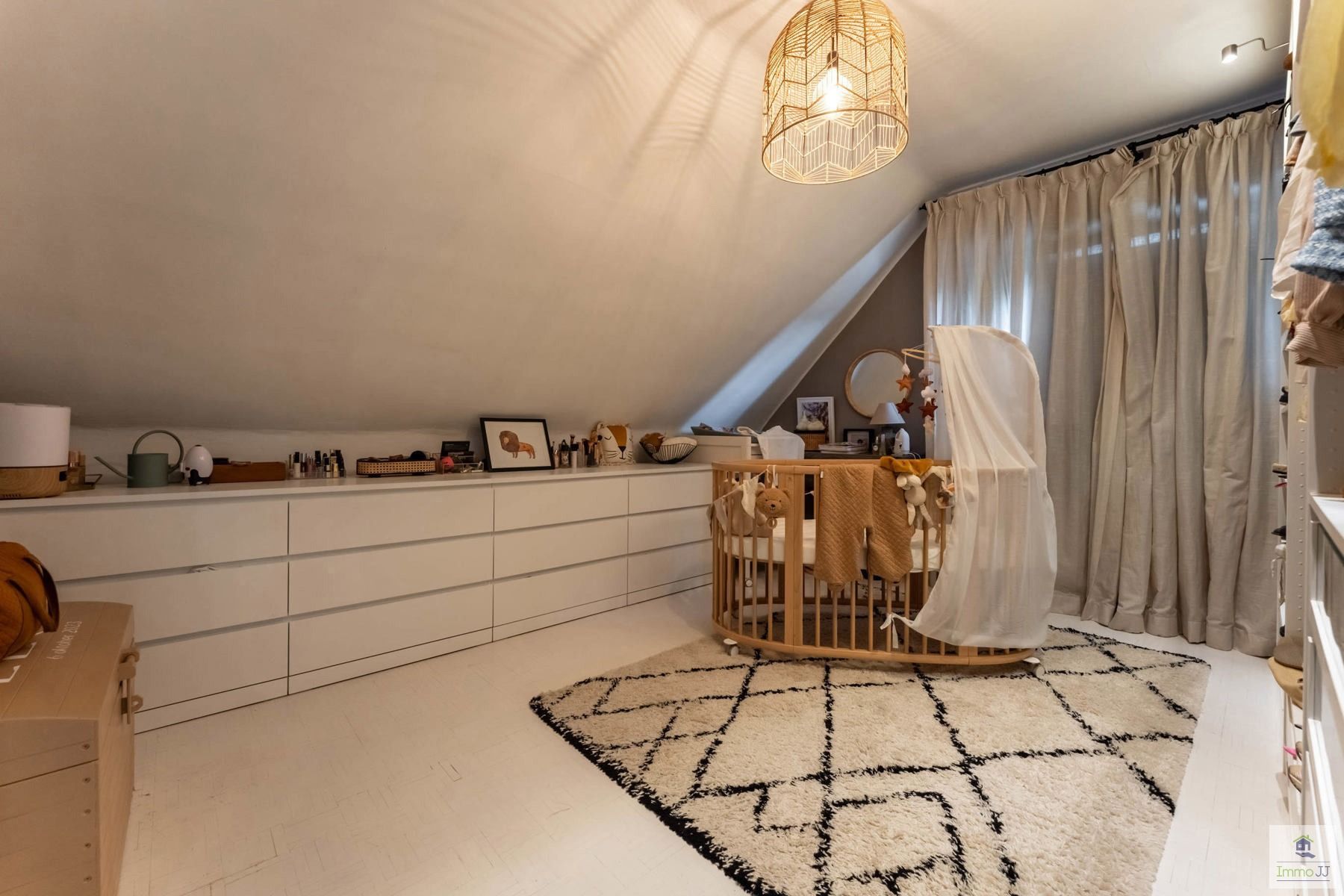 Gemeubelde woning met zwembad  foto 33