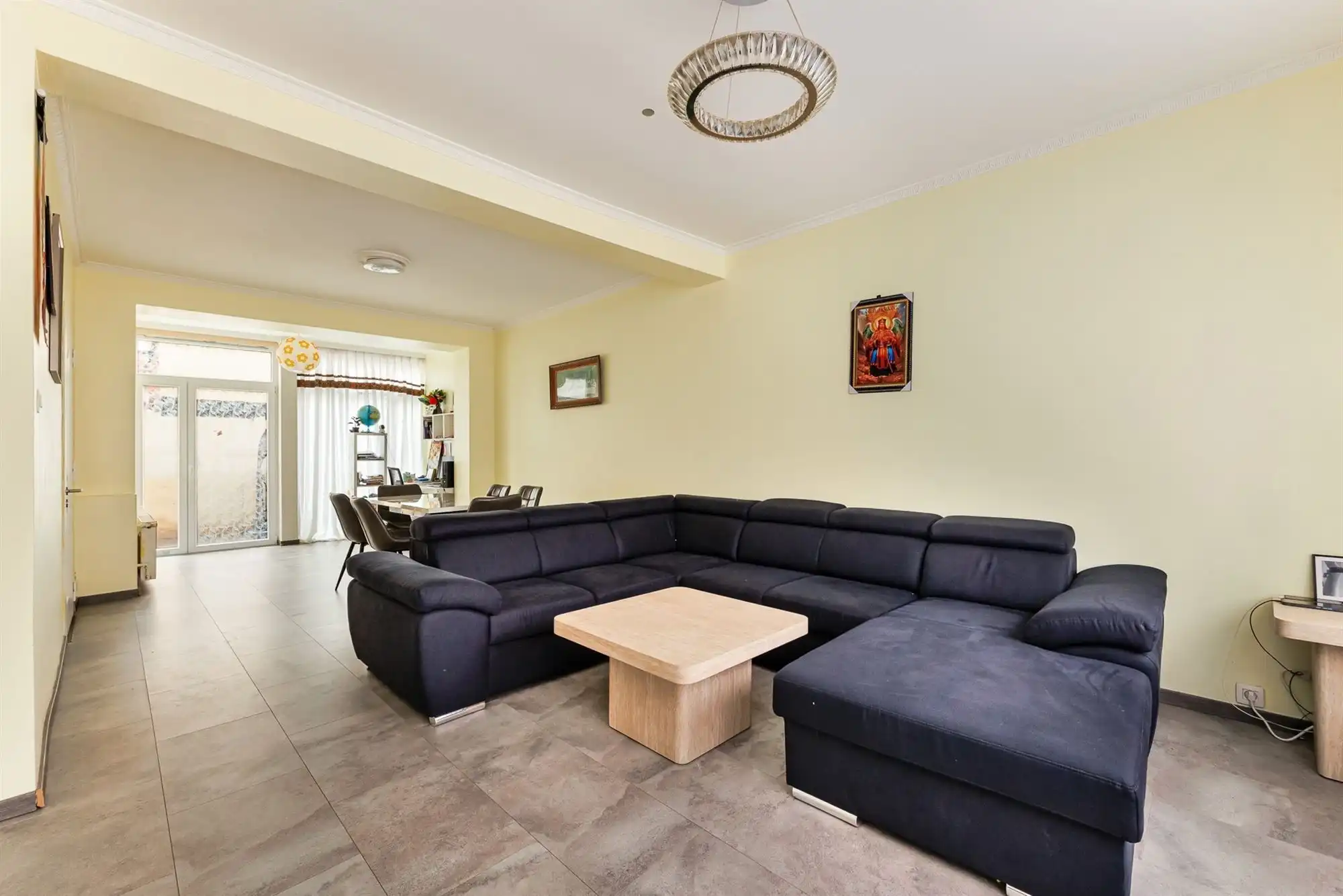 Huis met drie slaapkamers en leuke stadstuin.  foto 3