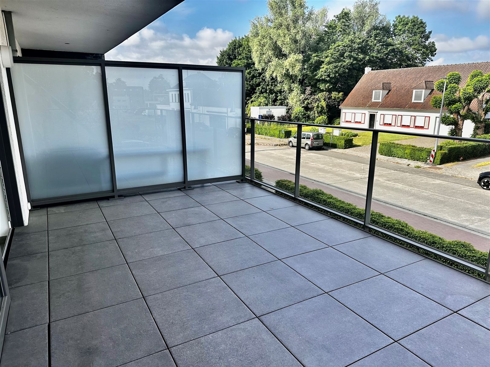 App met 2 slpks en grote garage! foto 8
