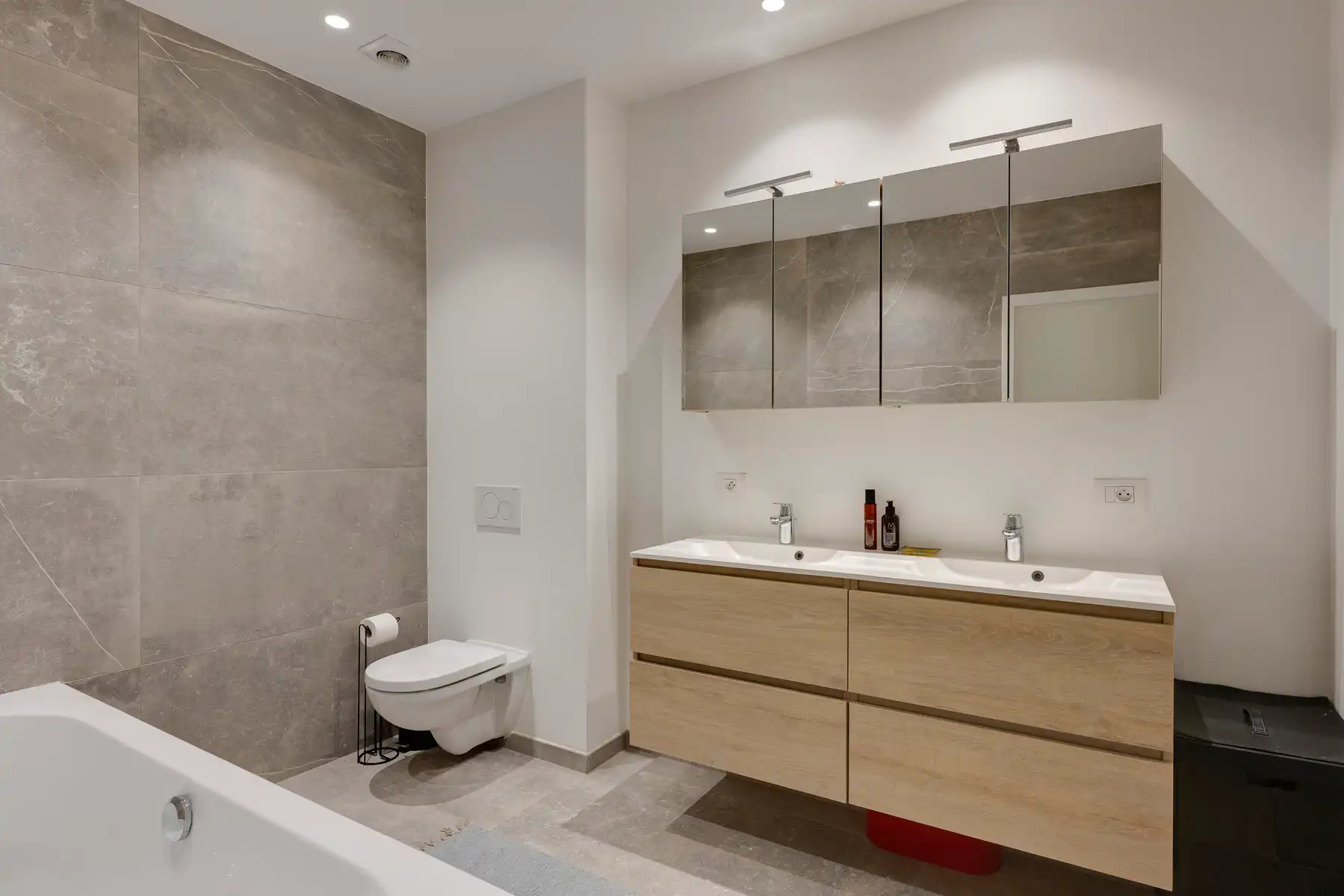 Lichtrijk, trendy appartement in gerenoveerd herenhuis foto 11