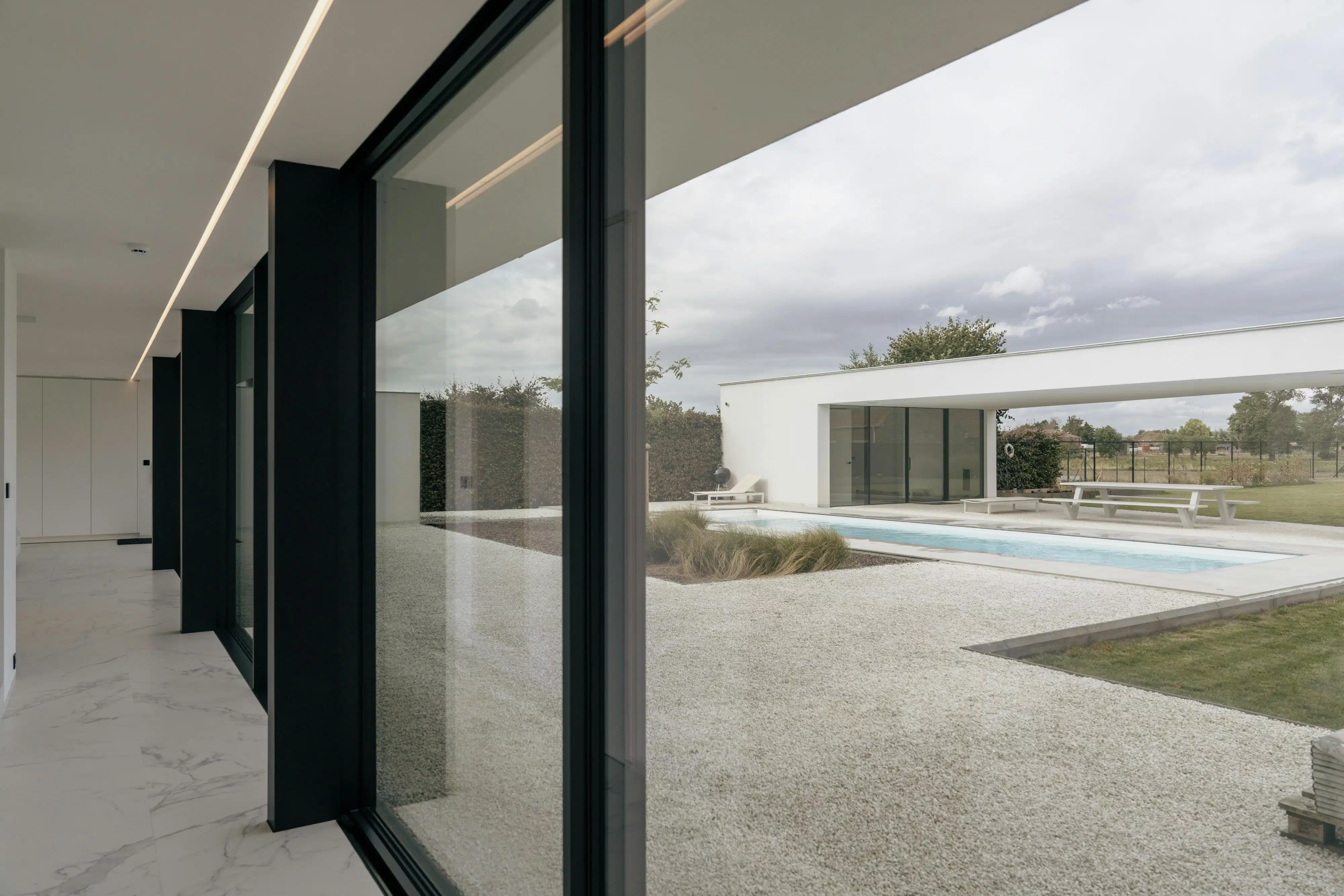 Hypermoderne strakke villa met zwembad in Gits foto 7