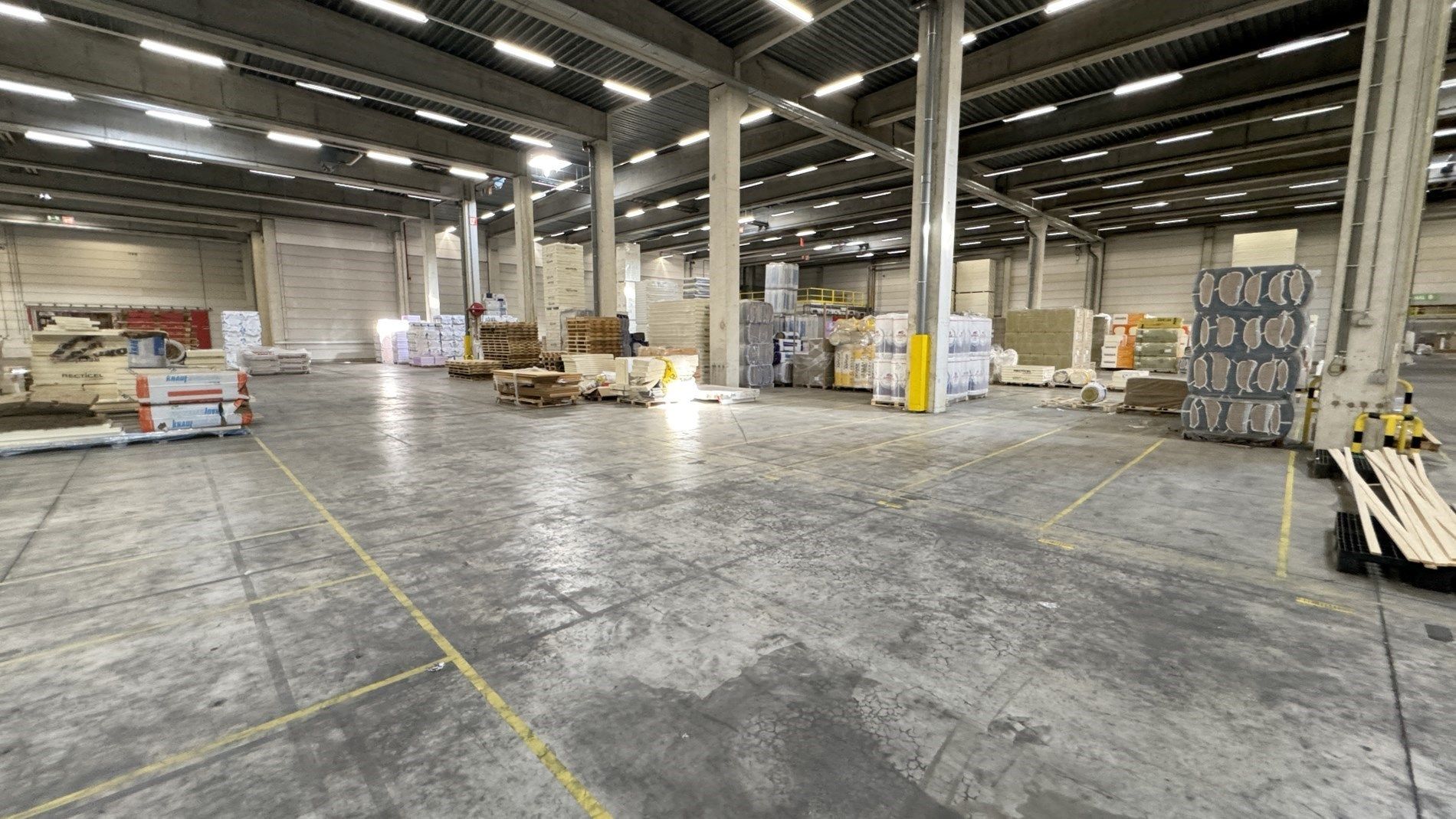 Loods met kantoor te huur nabij E19 in Mechelen foto 8