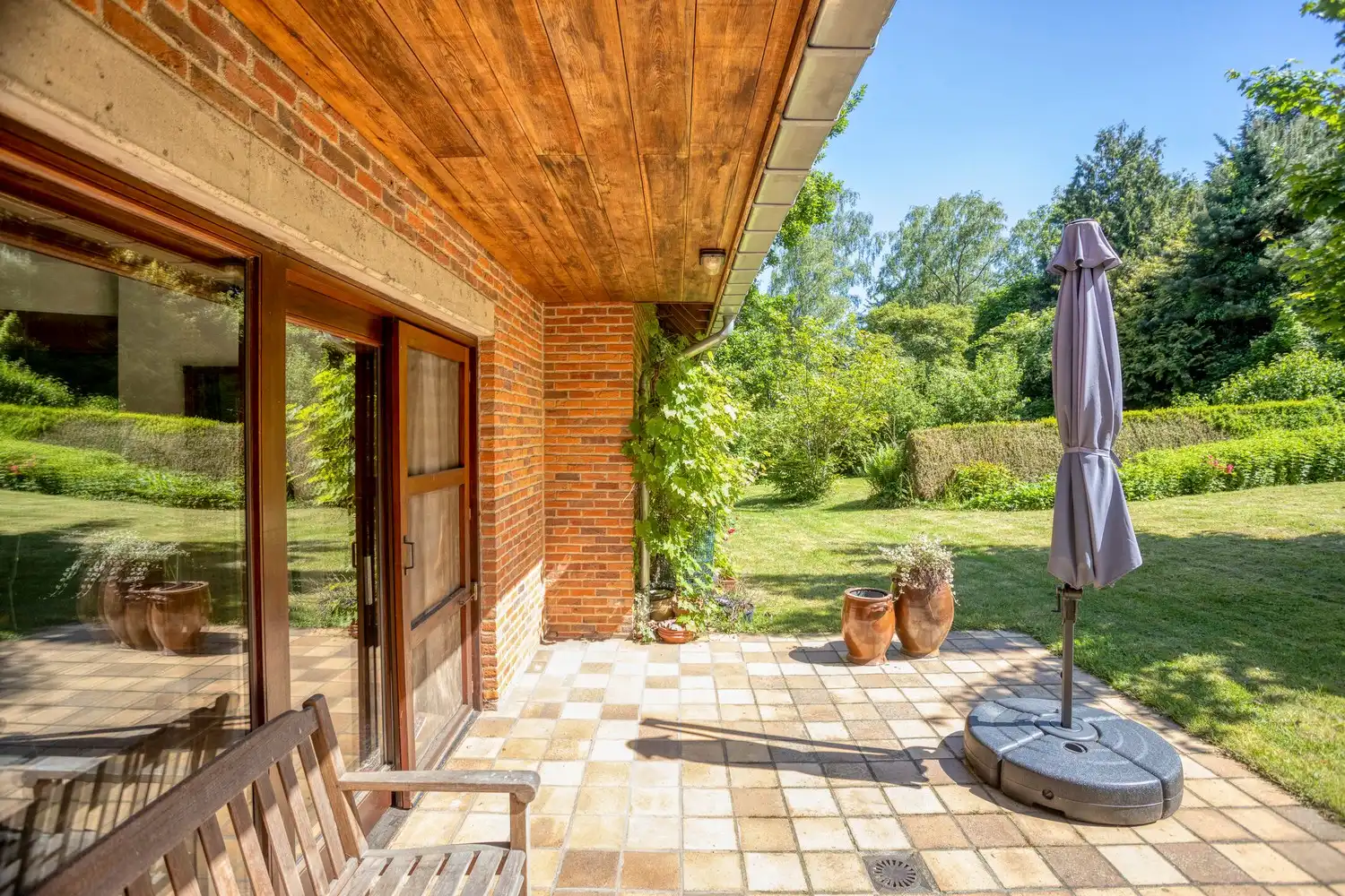 Prachtige, achterin gelegen villa op 22a15ca foto 38