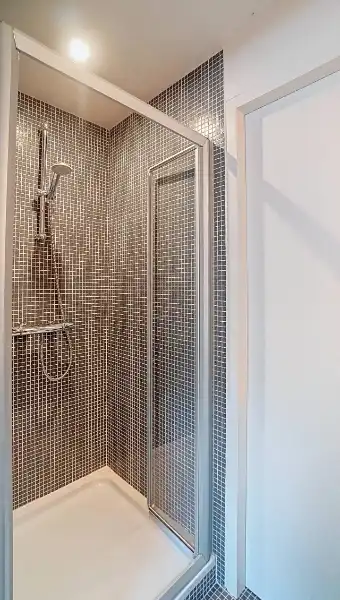 Moderne villa van 230m² op 14a08ca met openluchtzwembad foto 22