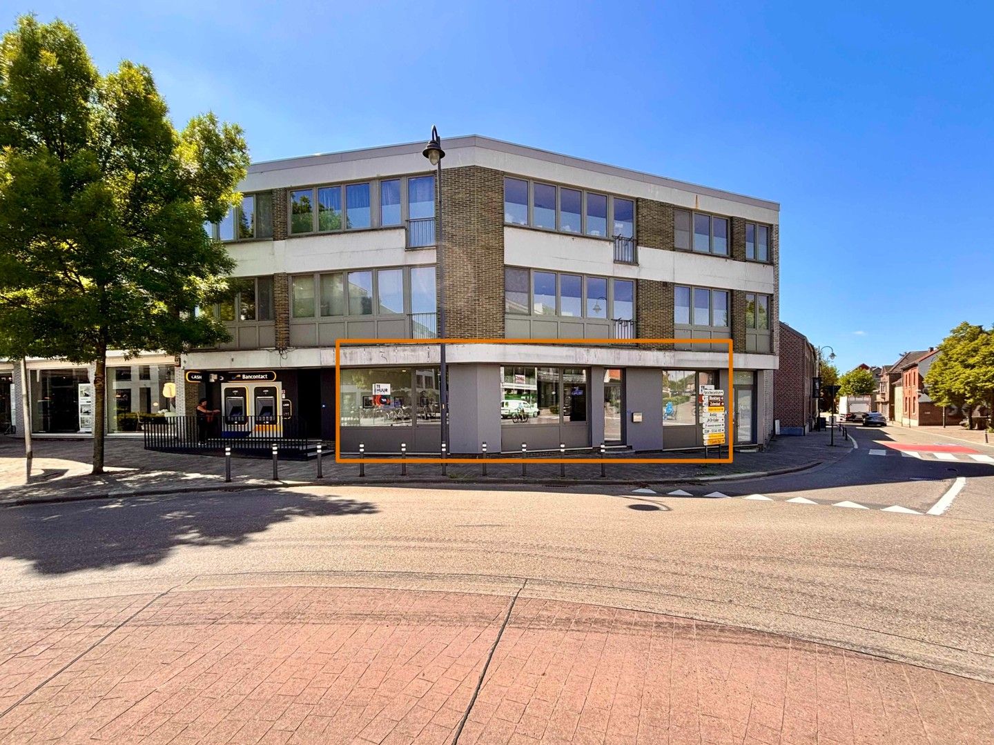 Kantoorruimte te huur in het hart van Zutendaal foto {{pictureIndex}}