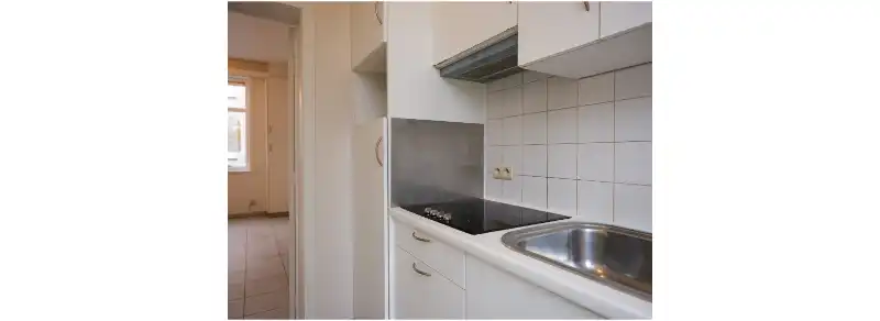 Moorslede-centrum. Rijwoning ideaal als starter of als investering te koop via een biedingssysteem. 4 slaapkamers. Gedeeltelijk te renoveren. Bieden kan toot 10 maart om 15u!! foto 4