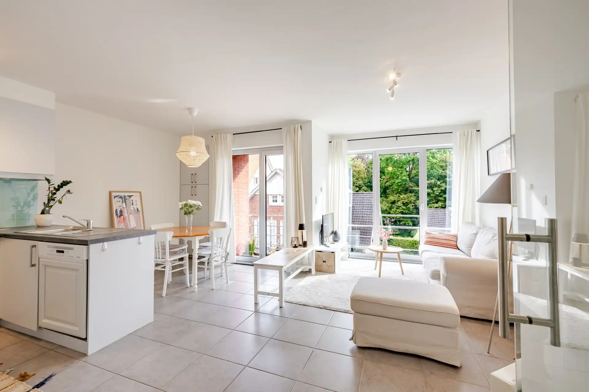 Instapklaar appartement met terras op uitstekende ligging in Erembodegem foto 5