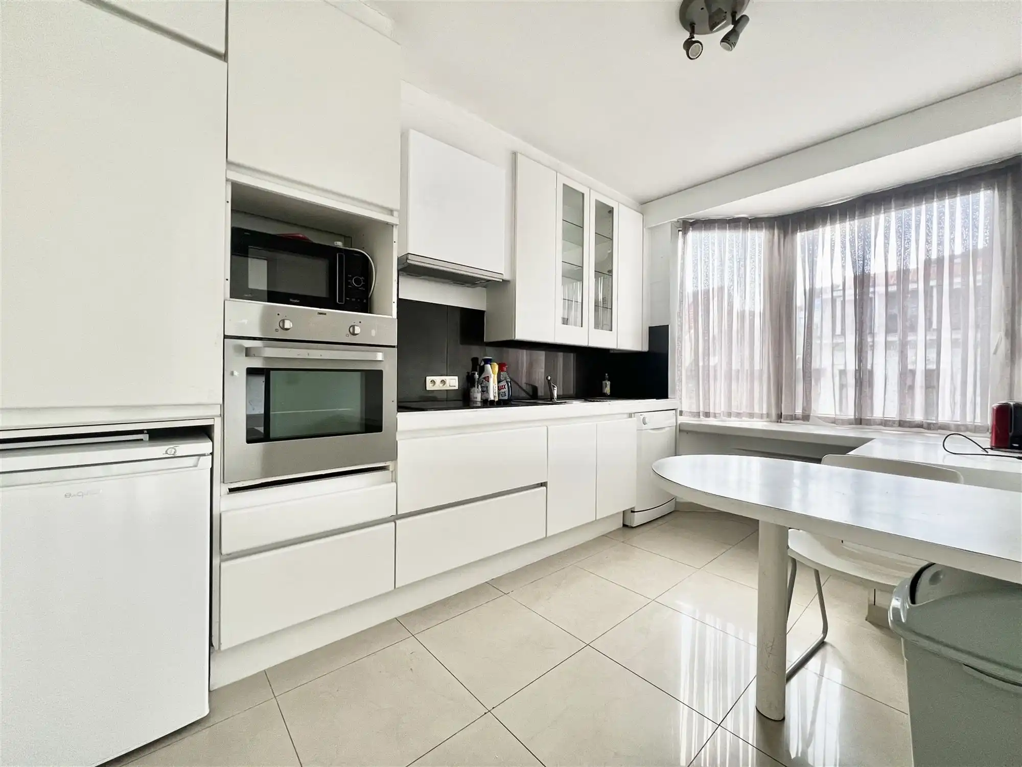 Lichtrijk 2-slaapkamerappartement op toplocatie nabij Centraal Station foto 5