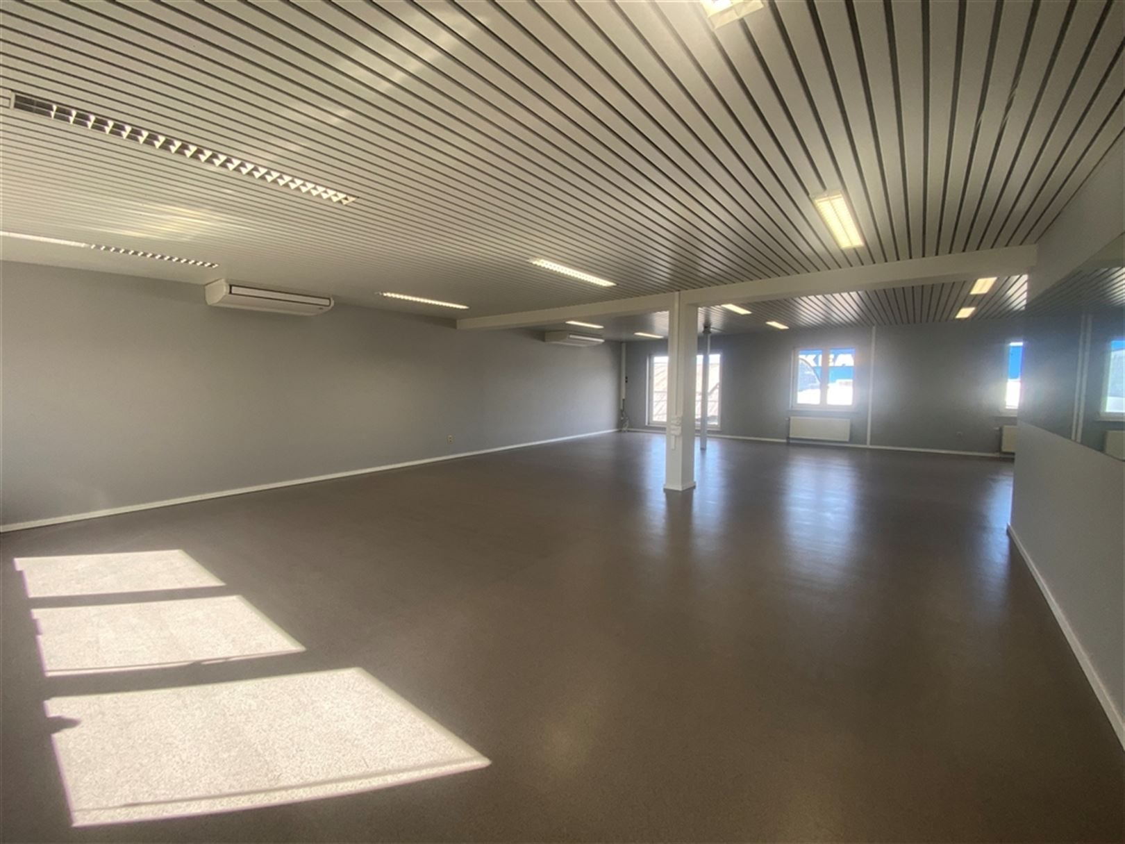 Comfortabele kantoren op zichtlocatie aan het klaverblad in Sint-Denijs-Westrem foto 13