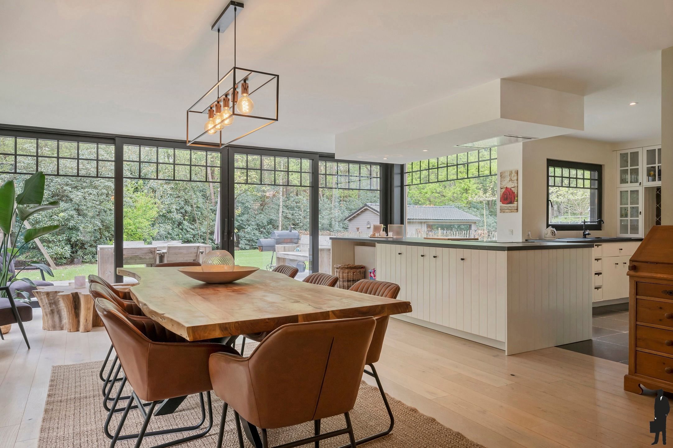 Volledige gerenoveerde villa te koop foto 12