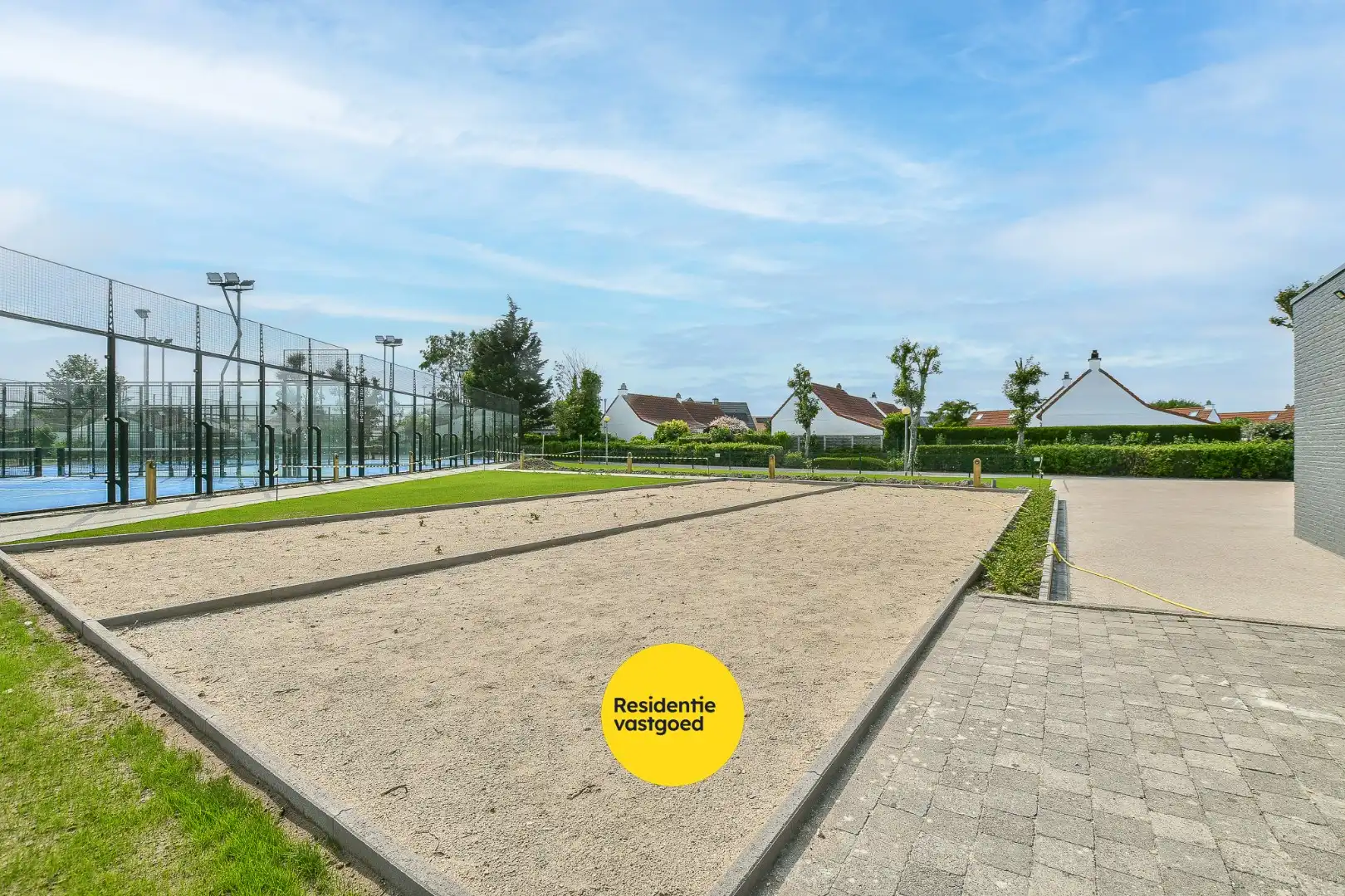 Unieke opportuniteit: horecazaak met 3 padelterreinen, terrassen en tuin te huur! foto 6