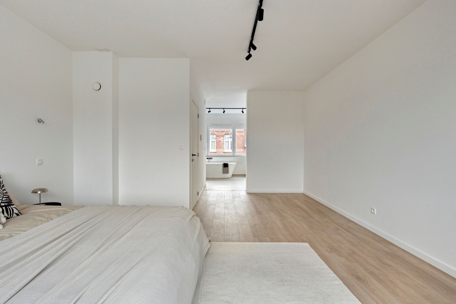 Energiezuinige vernieuwde woning met 4 slaapkamers. foto 18