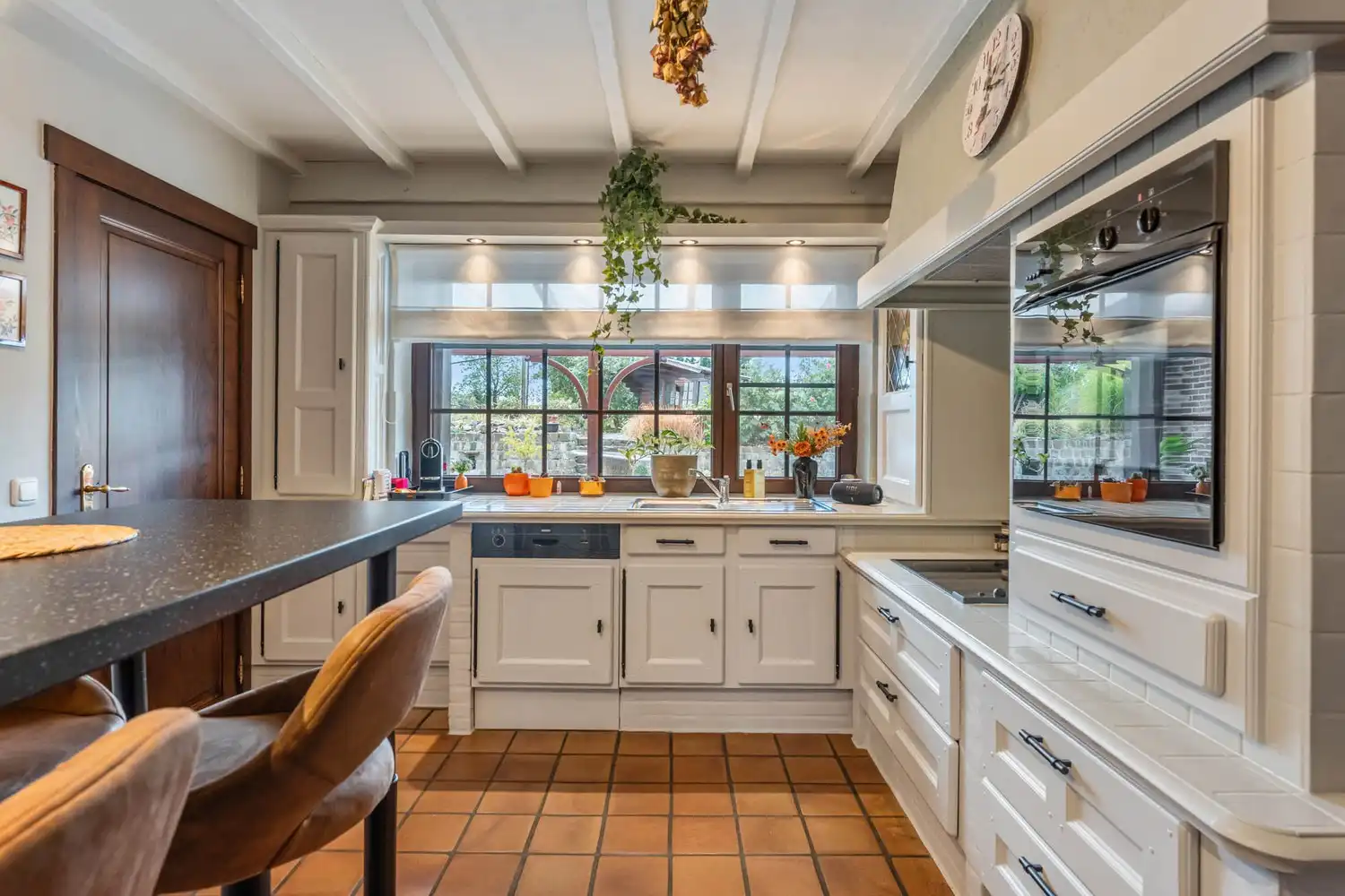 Ruime en instapklare woning op een uitzonderlijk groen perceel van 25a 29ca foto 7