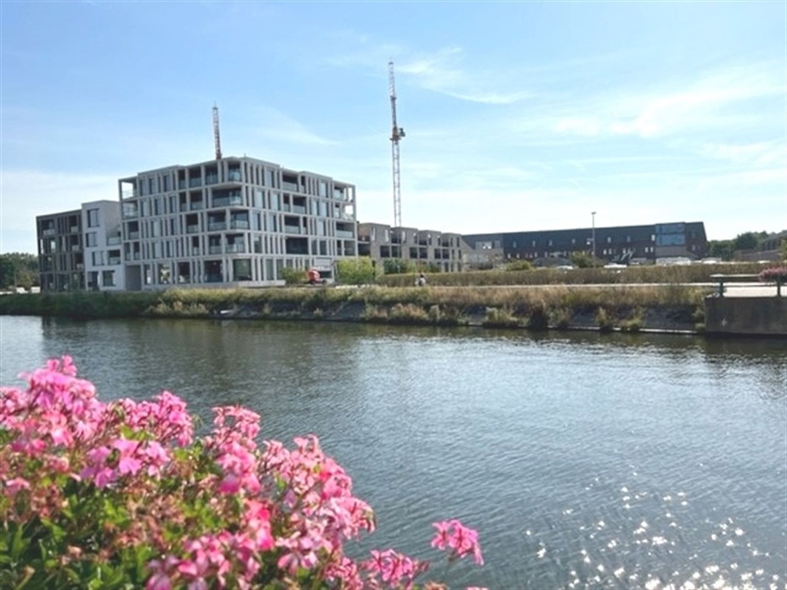 Ondergrondse autostaanplaats foto {{pictureIndex}}