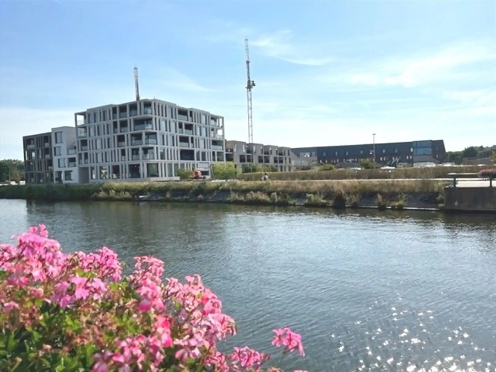 Ondergrondse autostaanplaats foto {{pictureIndex}}