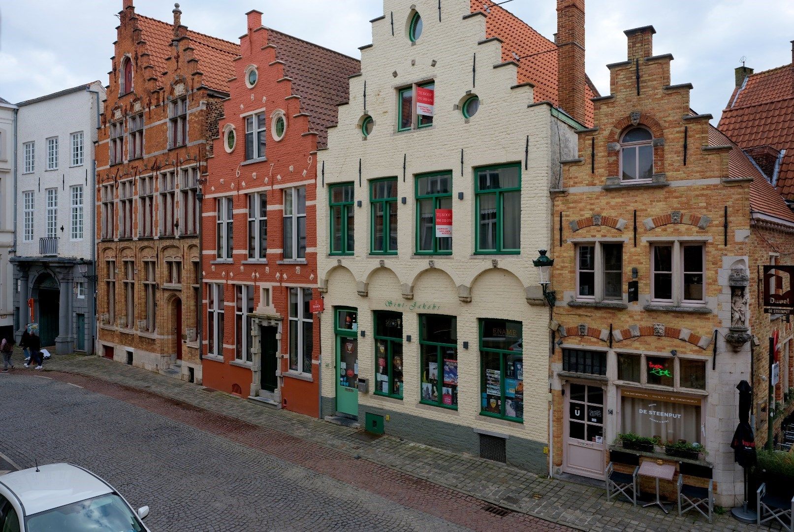 Karaktervol burgershuis gelegen aan de St-Jakobskerk in de historische stadskern  foto 15