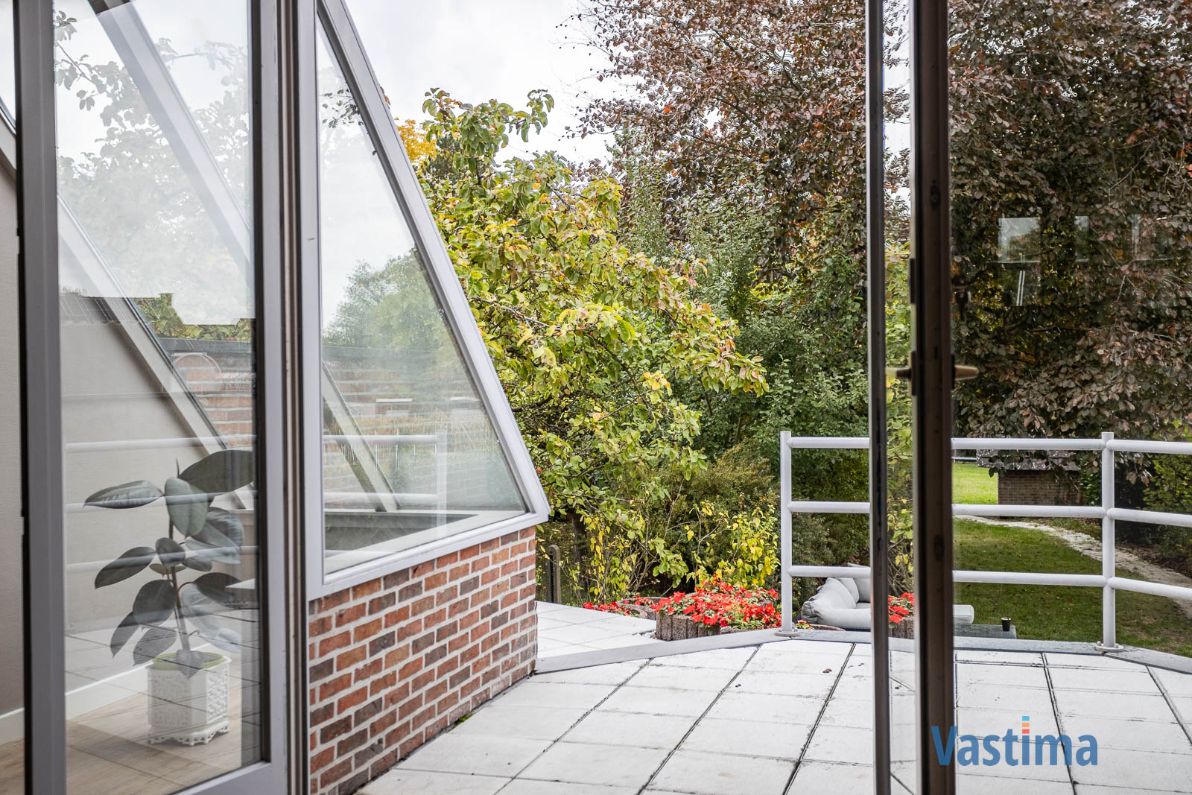 Instapklare architectenwoning met 4 slaapkamers, tuin en garage nabij centrum Erembodegem foto 9