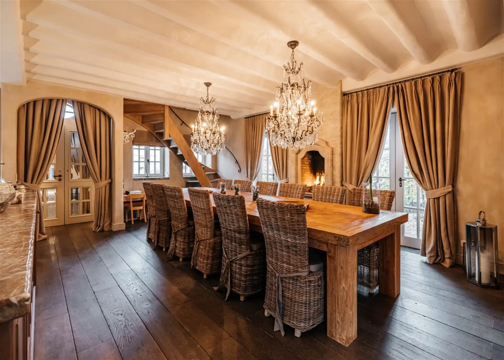 Charmante, hoogwaardig afgewerkte woning in een woonwijk. foto 7