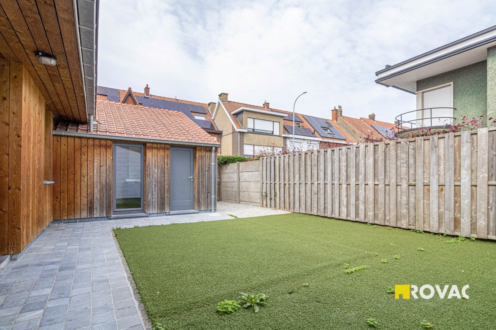 Gerenoveerde hoekwoning met 2 slaapkamers, tuin en uitweg.  foto 26