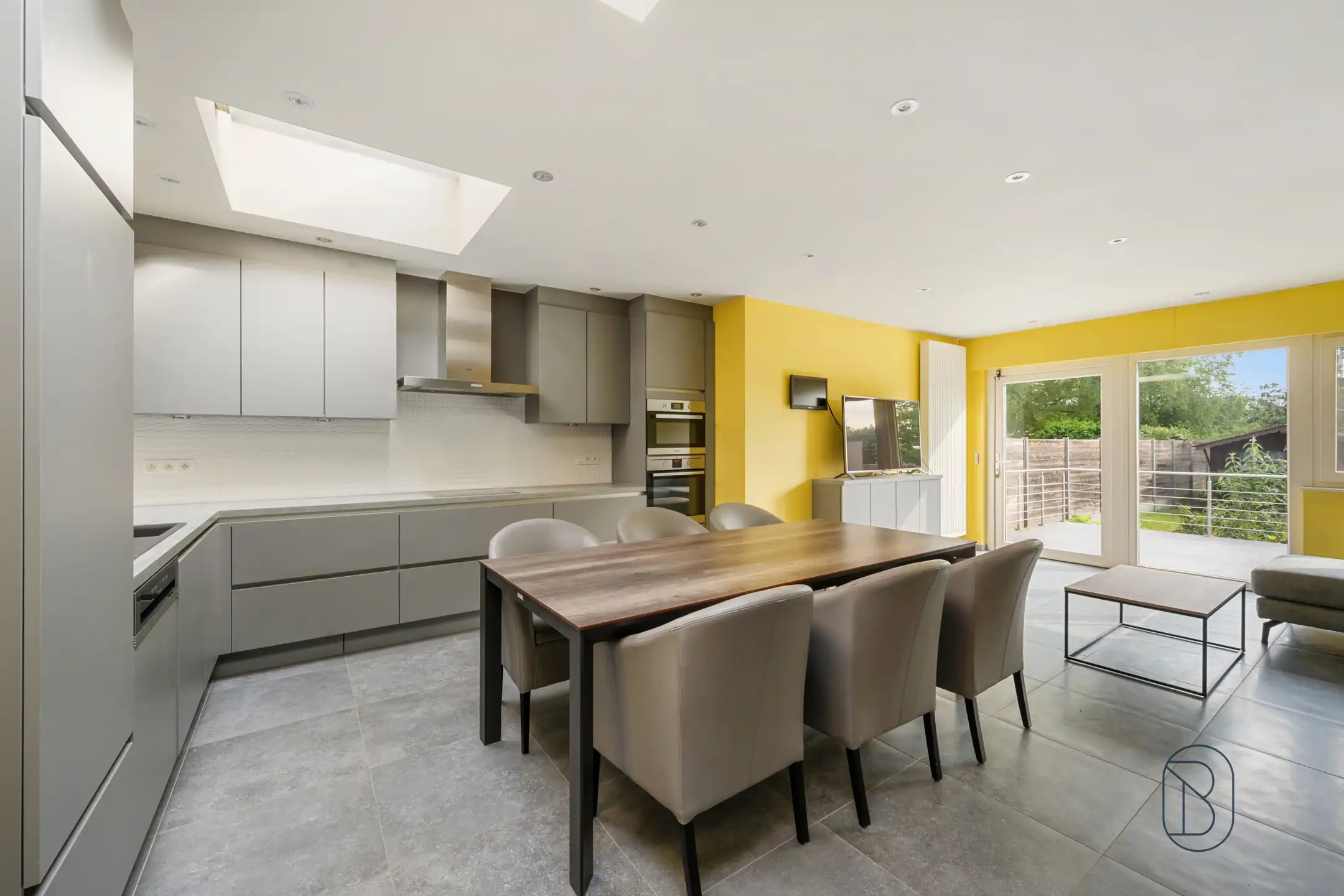 Ruime instapklare woning met 4 slpk, garage en tuin in Heule foto 6