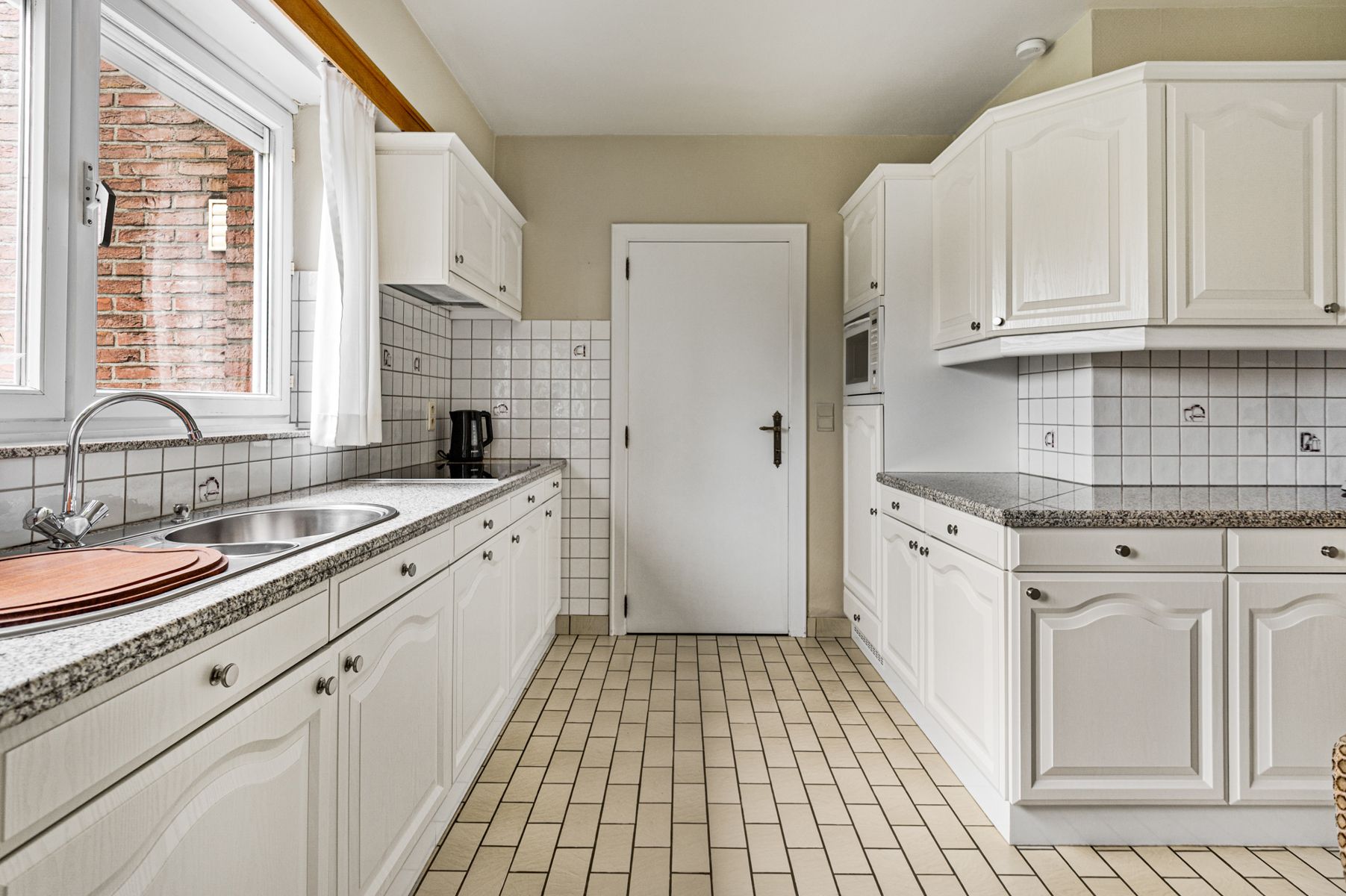 Ruime gezinswoning met tuin en garage op 856 m2 foto 10