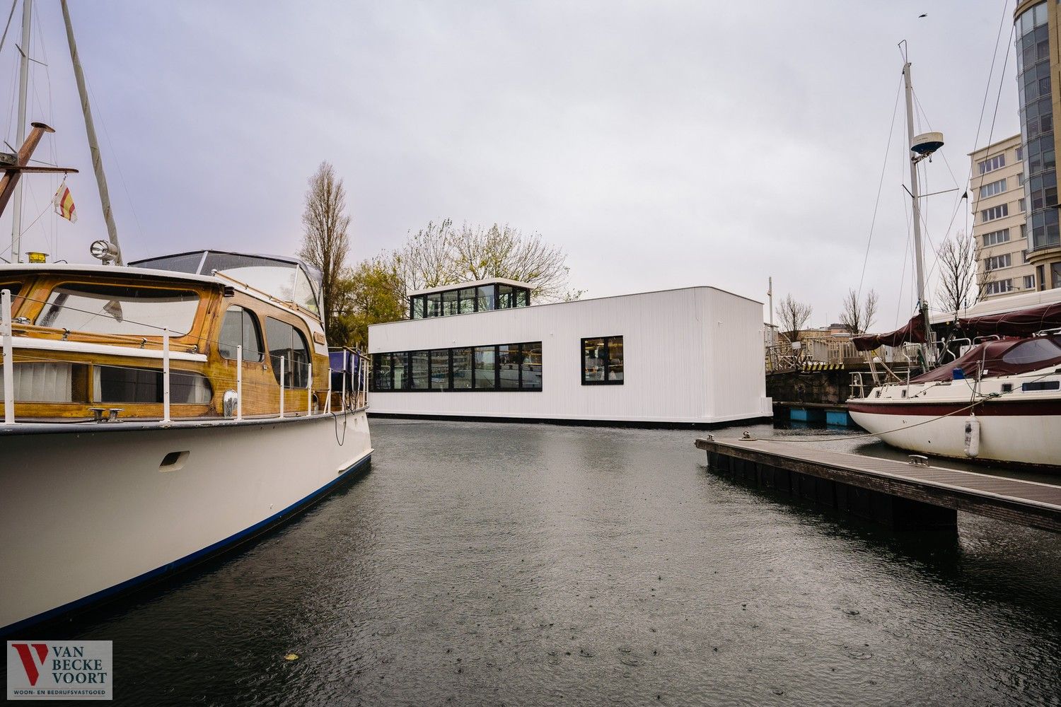 Drijvende horecazaak op een adembenemende locatie foto 14