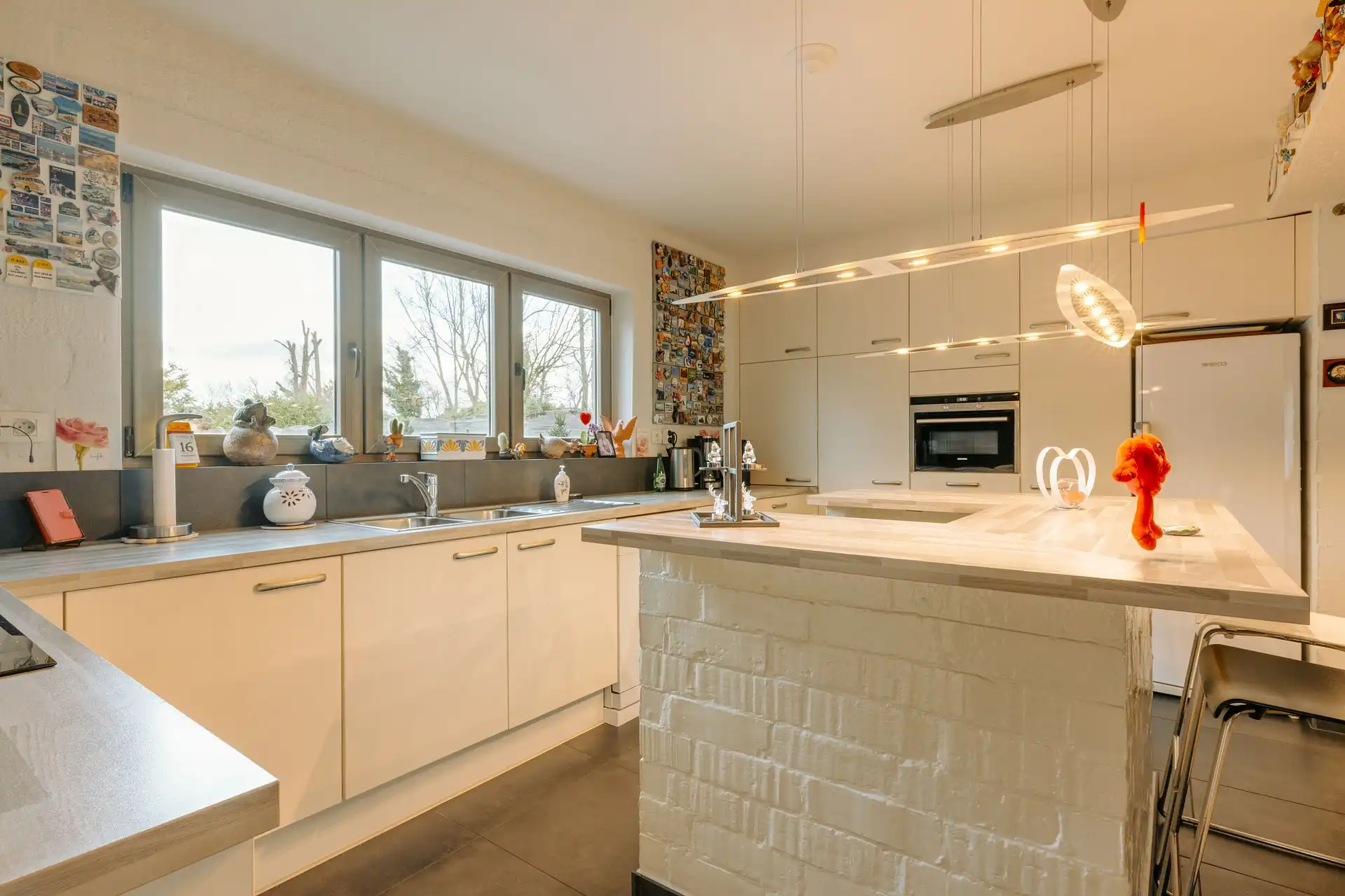 Stijlvolle halfopen woning met grote tuin en zwembad! foto 6