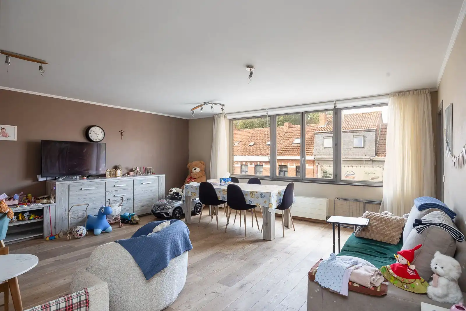 Centraal gelegen appartement met 2 slaapkamers en een autostaanplaats. foto 4