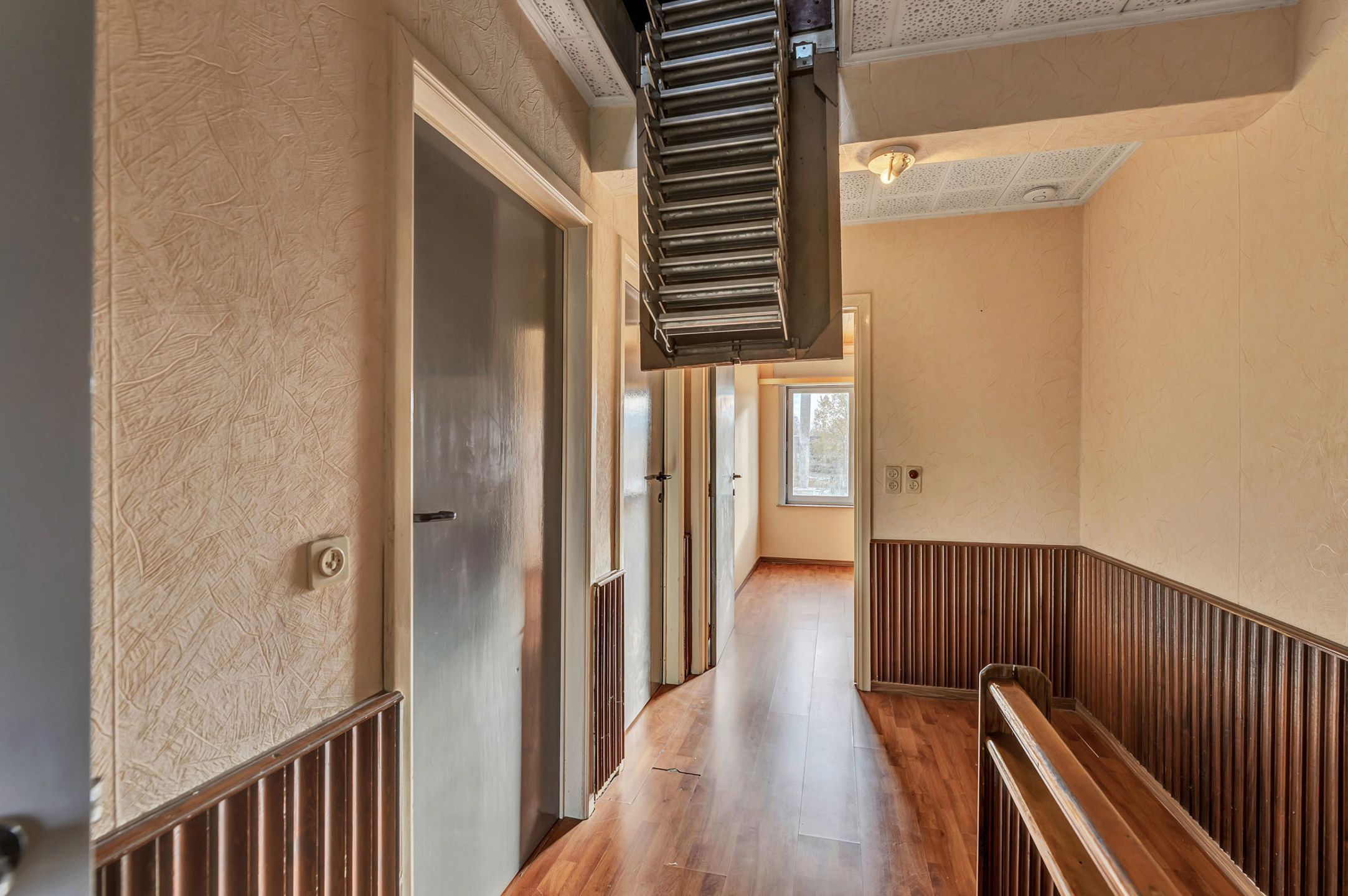 Ruime te renoveren woning op toplocatie foto 15