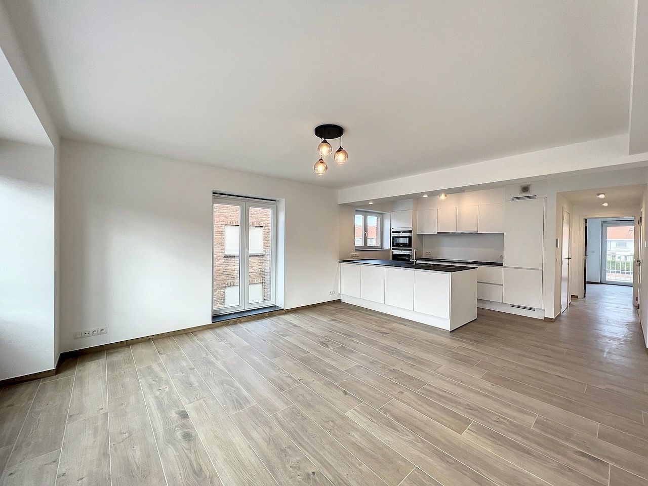 Gerenoveerd, energiezuinig appartement met garage, centraal gelegen. foto 2