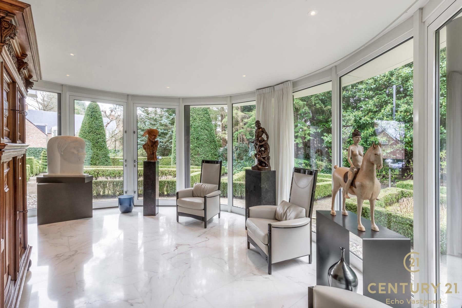 Exceptionele onderhouden villa op parkdomein van ca 11.600m² foto 11